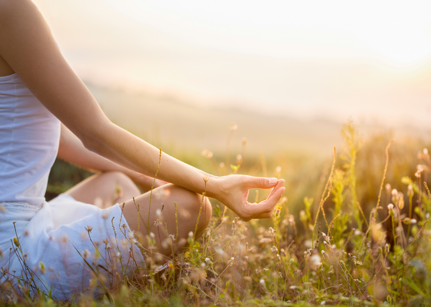 Frau beim meditieren