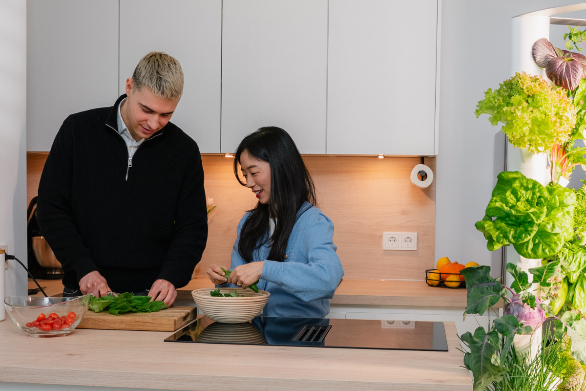Kochen in der Küchen mit dem Indoor Garten