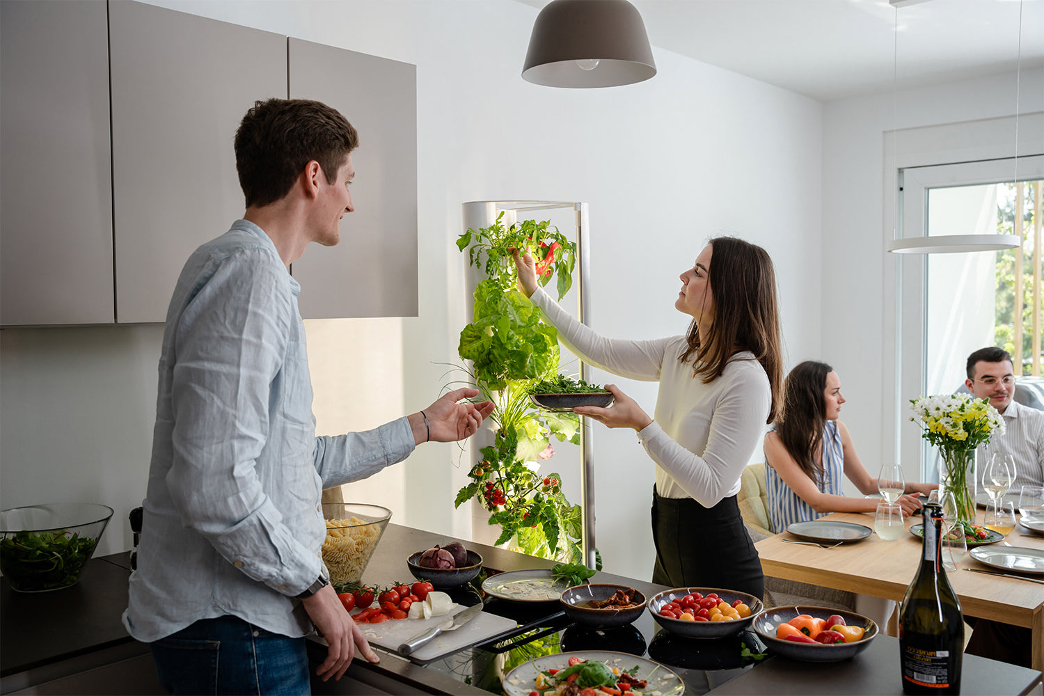 Paar beim Kochen in der Küche